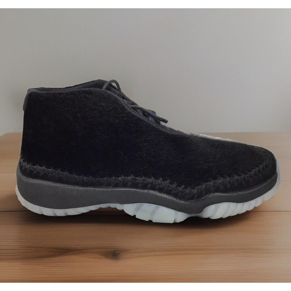 Nike Air Jordan Future Lifestyle Fur Women Sz 7 Sneakers Black  AR0726-006 NEW